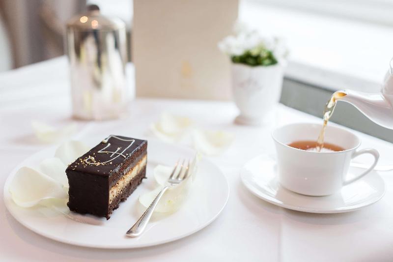 Fairmont Hotel Vier Jahreszeiten - Restoran