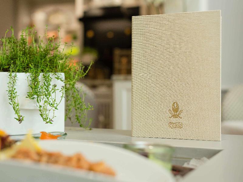 Fairmont Hotel Vier Jahreszeiten - Restoran