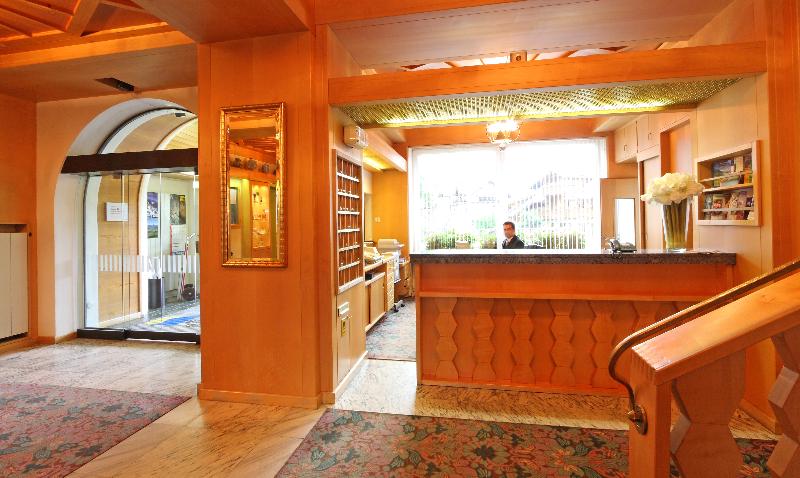 Wittelsbacher Hof Swiss Quality Hotel - Lobi