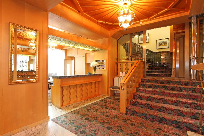 Wittelsbacher Hof Swiss Quality Hotel - Lobi