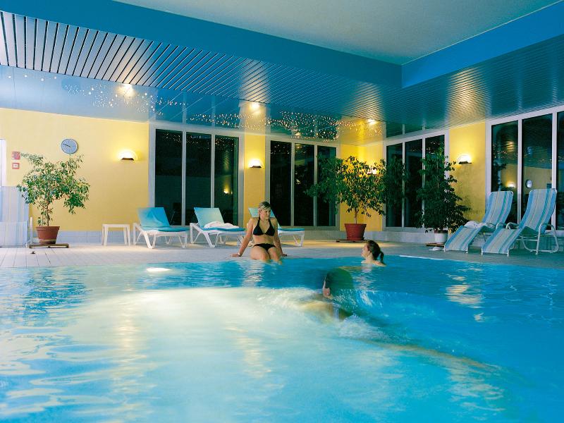 Central Swiss Quality Sporthotel - Havuz