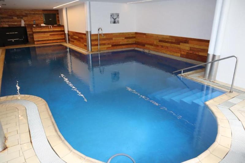 Grichting Hotel & Serviced Apartments - Havuz