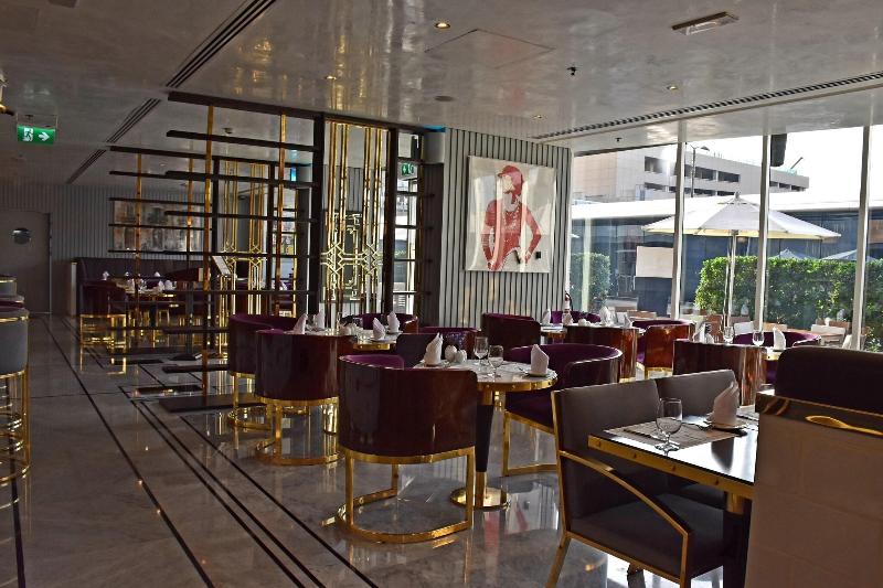 Tamani Marina Hotel and Hotel Apartment - Restoran