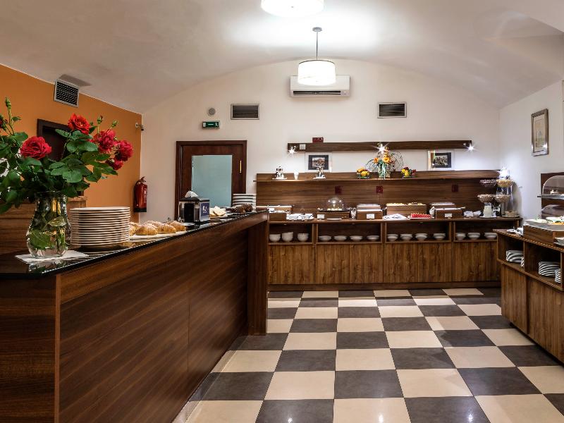 EA Hotel DownTown - Restoran