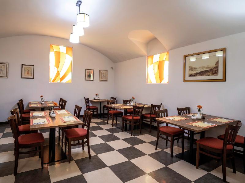 EA Hotel DownTown - Restoran