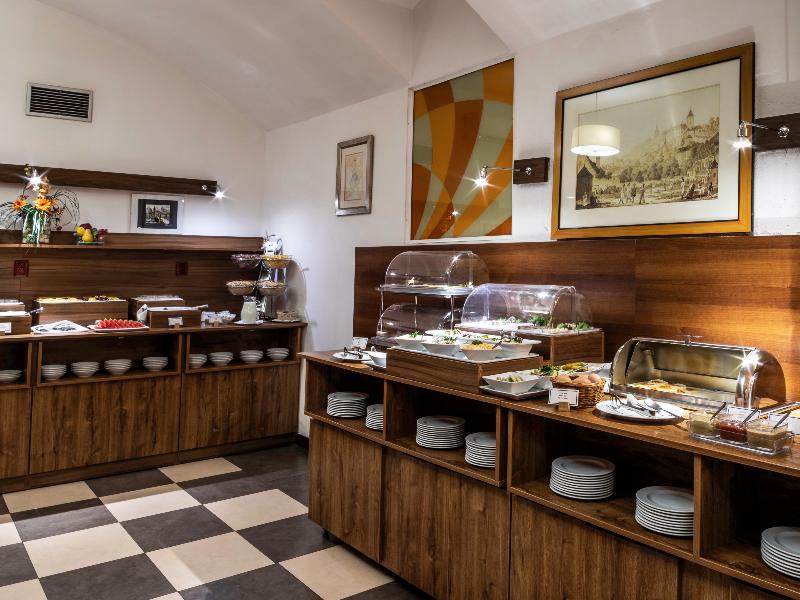 EA Hotel DownTown - Restoran