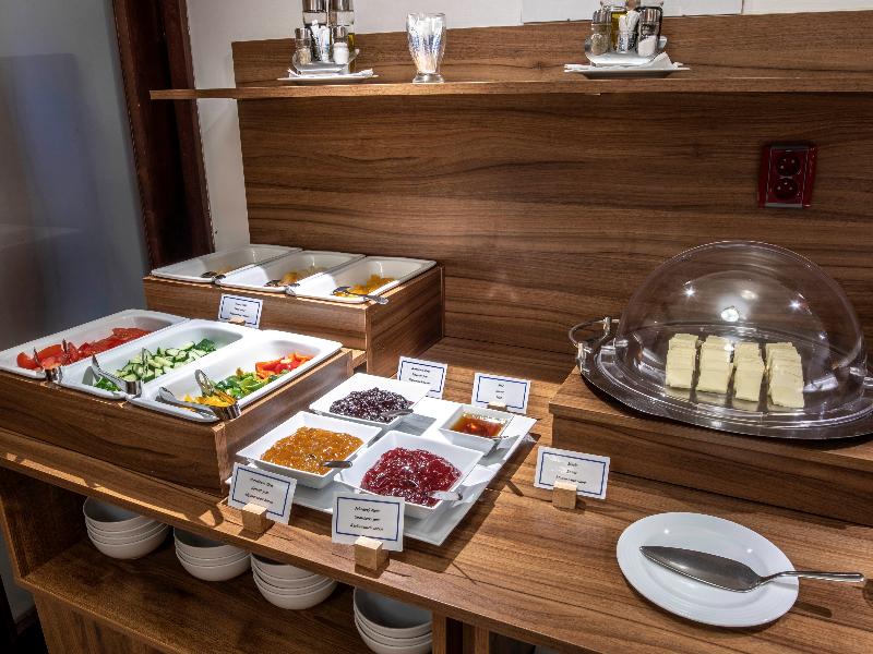EA Hotel DownTown - Restoran