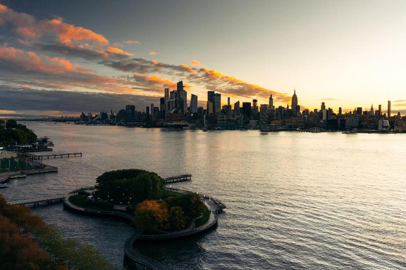 W Hoboken - Genel