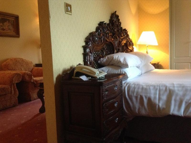 Brook Meadow Hotel - Genel