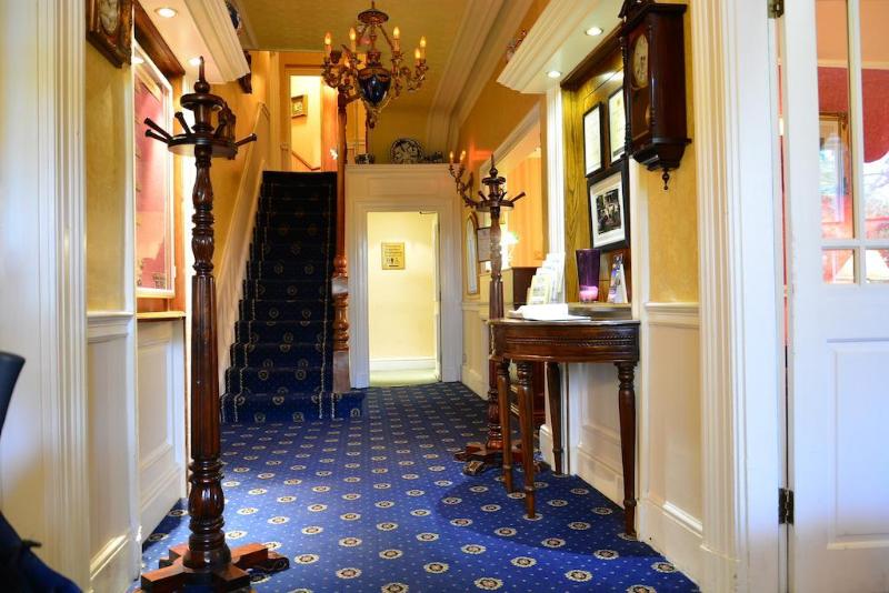Brook Meadow Hotel - Genel