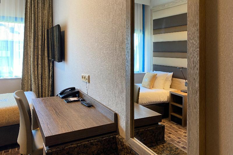 Xo Hotels Blue Square - Oda