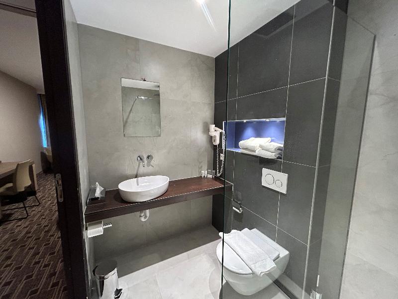 Xo Hotels Blue Square - Oda