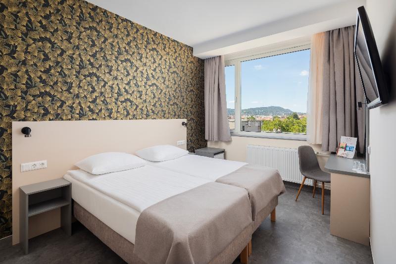 Hotel Benczúr - Genel