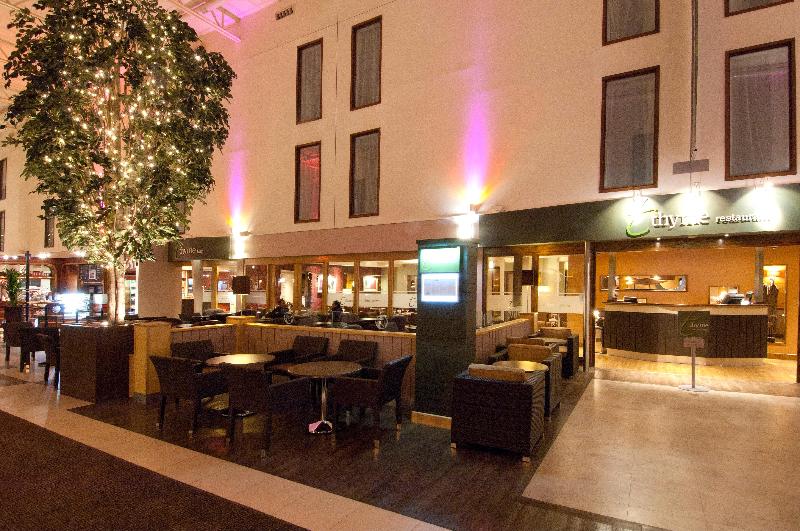 Premier Inn LON Heathrow Airport T2 & T3 (Bath Rd) - Lobi