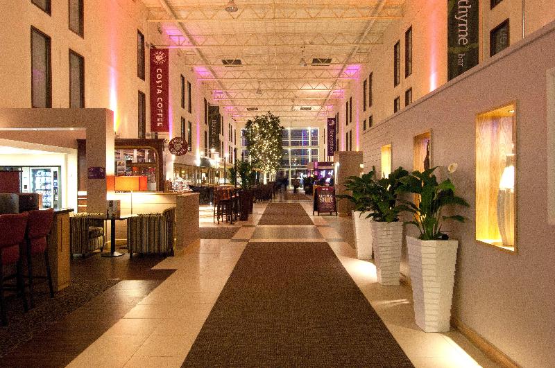 Premier Inn LON Heathrow Airport T2 & T3 (Bath Rd) - Lobi