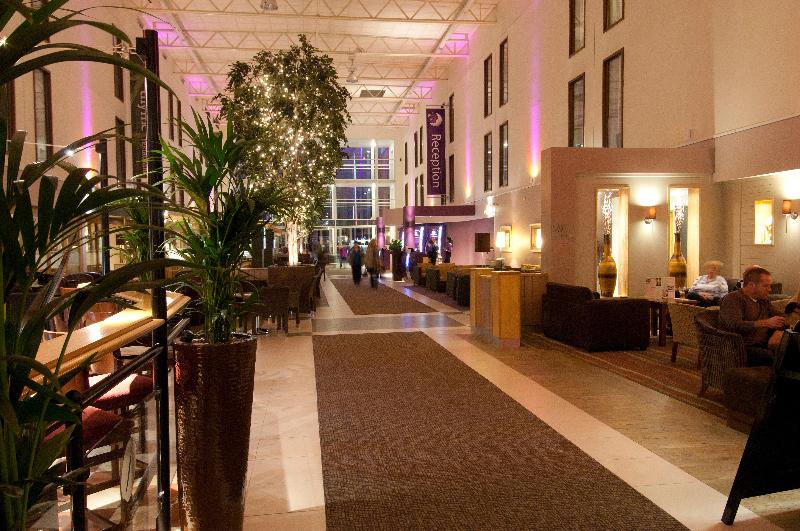 Premier Inn LON Heathrow Airport T2 & T3 (Bath Rd) - Lobi