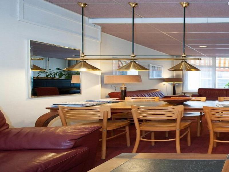 RHO Hotel - Lobi