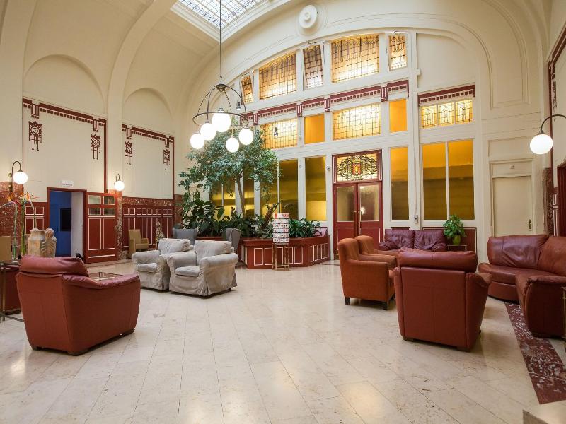 RHO Hotel - Lobi