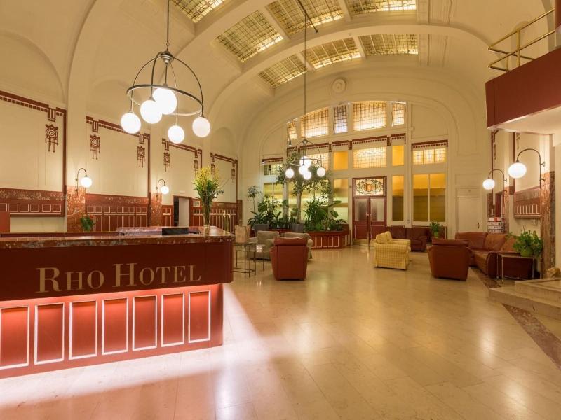 RHO Hotel - Lobi
