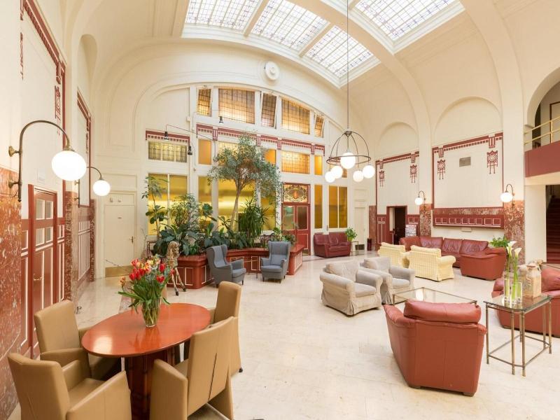 RHO Hotel - Lobi