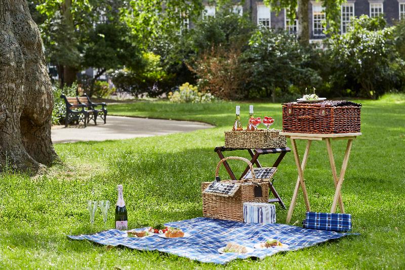 The Montague on the Gardens - Genel