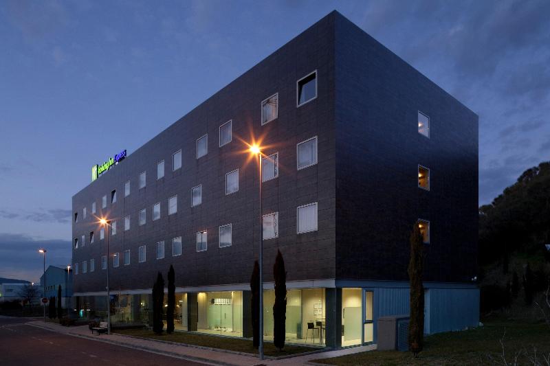 Holiday Inn Express Pamplona - Genel