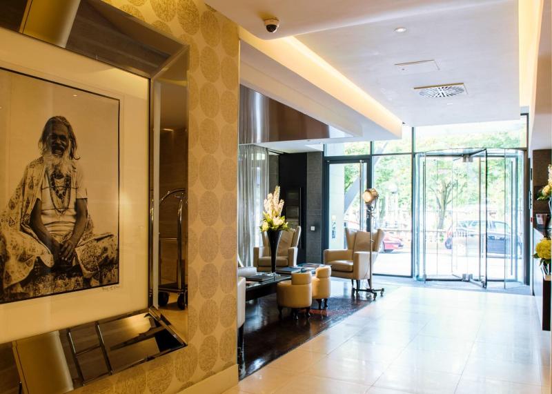 The Vincent Hotel - Lobi