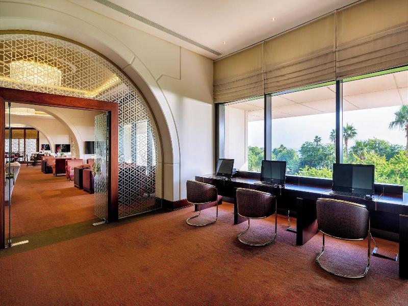 Sheraton Grand Doha Resort & Convention Hotel - Lobi