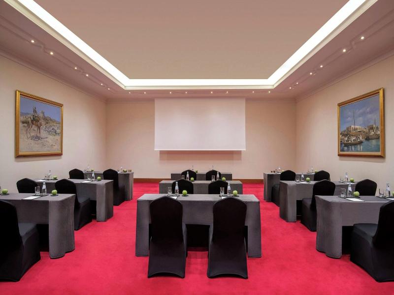 Sheraton Grand Doha Resort & Convention Hotel - Toplantı