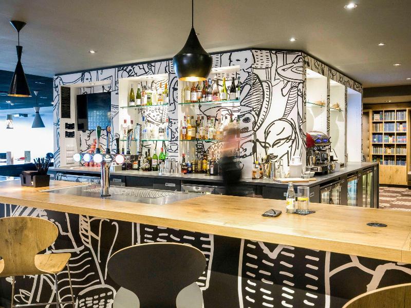 ibis London Heathrow Airport - Bar