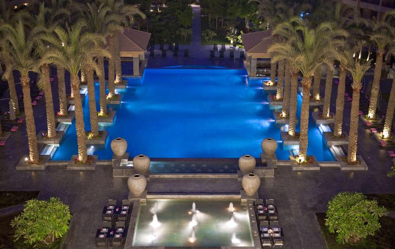 Dusit Thani LakeView Cairo - Havuz