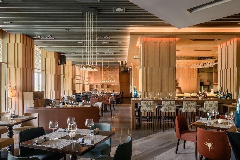 Dusit Thani LakeView Cairo - Restoran