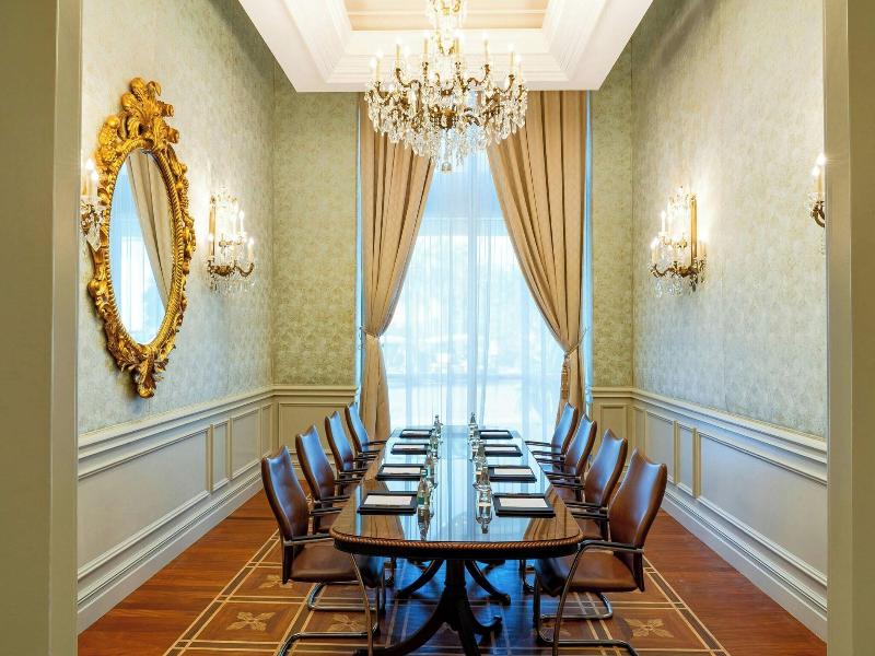 The Ritz-Carlton, Doha - Toplantı