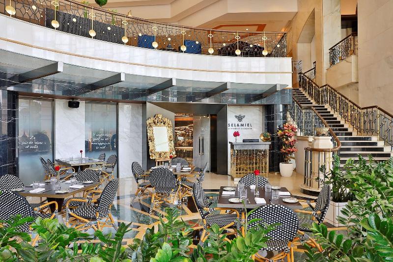 The Ritz-Carlton, Doha - Restoran