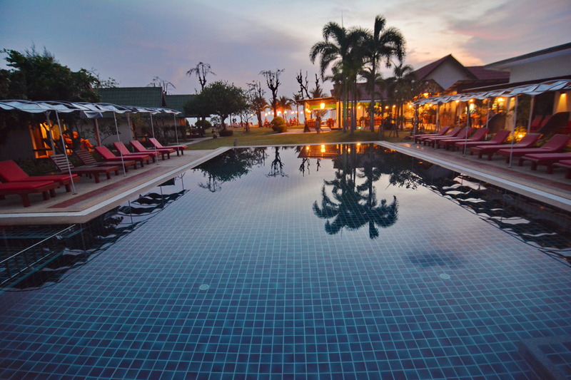 Golden Bay Cottages - Havuz