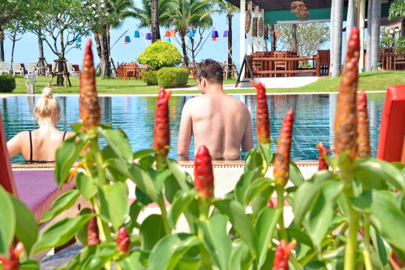 Golden Bay Cottages - Havuz