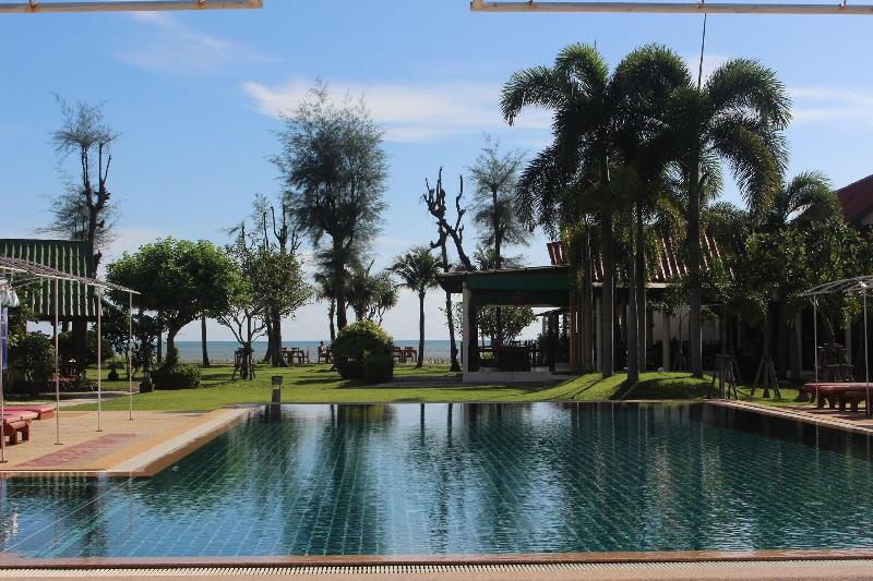 Golden Bay Cottages - Havuz