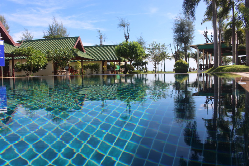 Golden Bay Cottages - Havuz