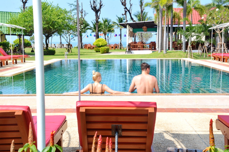 Golden Bay Cottages - Havuz