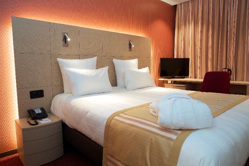 Nash Airport Hotel - Oda