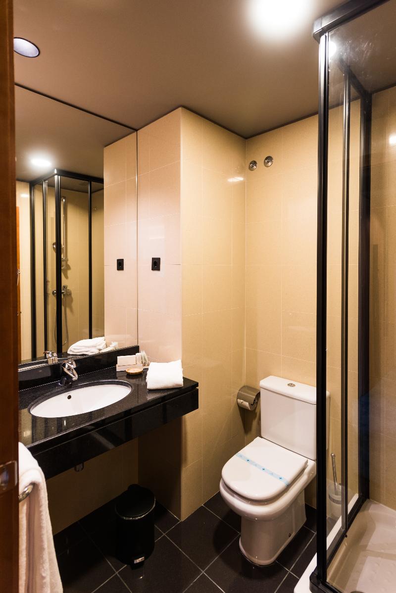 Azoris Royal Garden Leisure & Conference Hotel - Oda