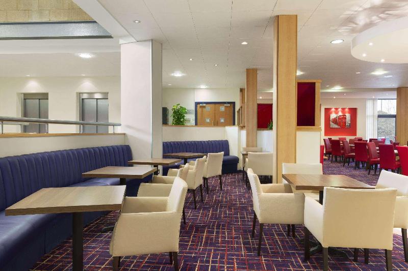Ramada London North M1 - Bar