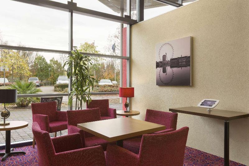 Ramada London North M1 - Lobi