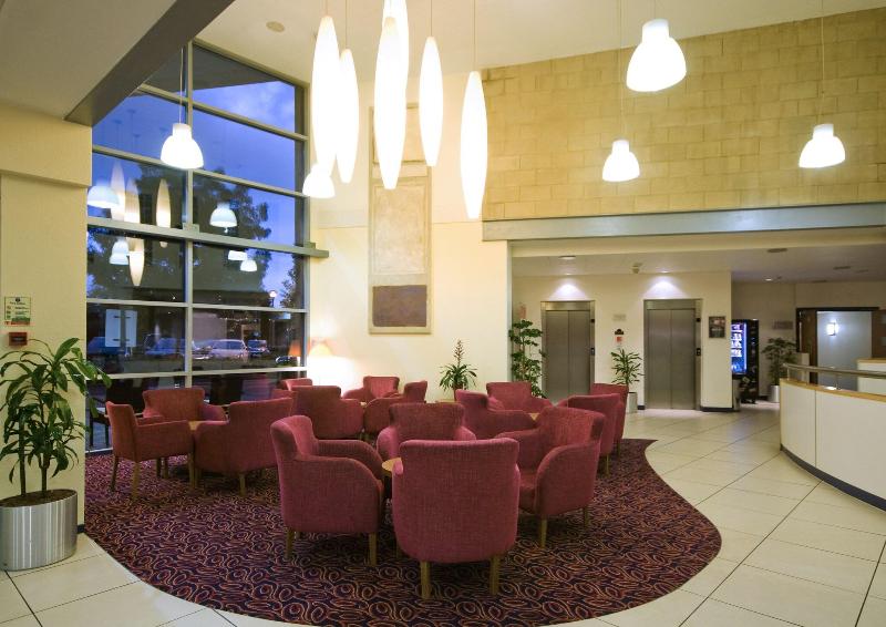 Ramada London North M1 - Lobi