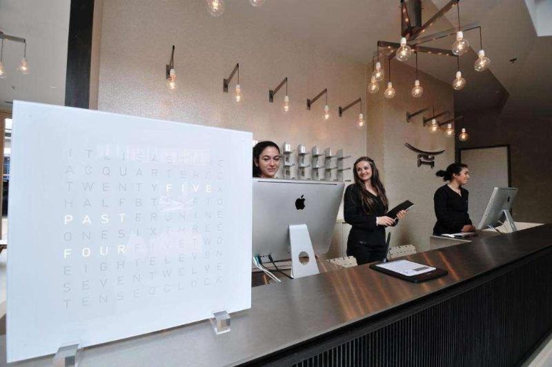 Nu Hotel - Lobi