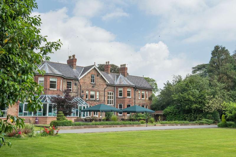 Burn Hall Hotel - Genel