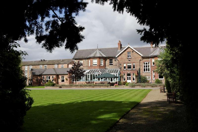 Burn Hall Hotel - Genel
