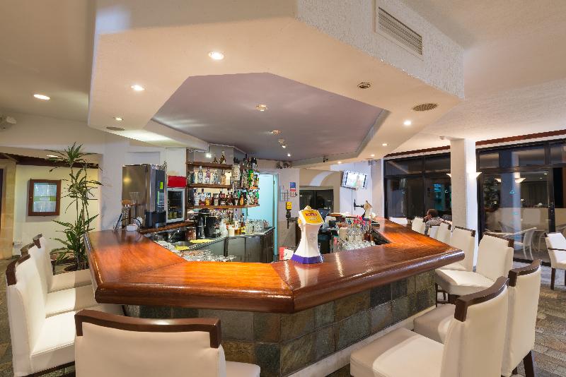 Paphos Gardens Holiday Resort - Bar