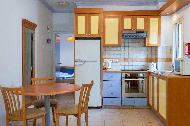 Paphos Gardens Holiday Resort - Oda