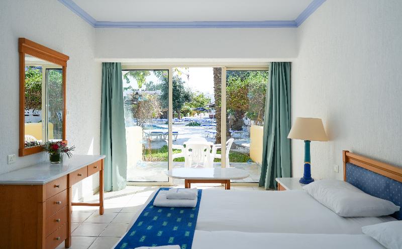 Paphos Gardens Holiday Resort - Oda